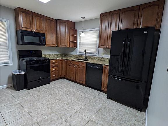 4th image of 4 Tyson Ct