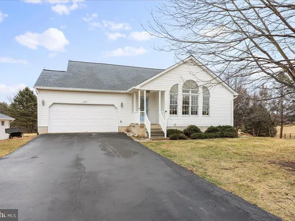 23 Teakwood Ct, Harpers Ferry, WV 25425