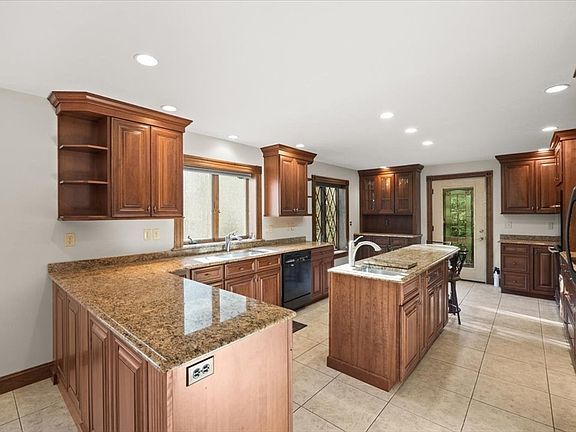 2nd image of 7 Sears Island Dr