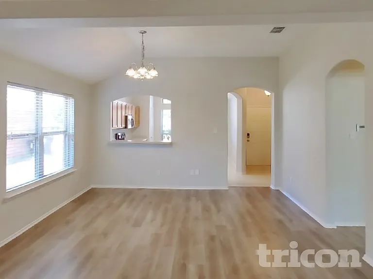 304 Sardius Blvd — Photo 3