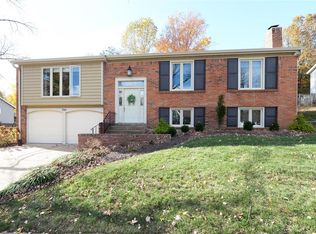 733 Country Heights Ct, Ballwin, MO 63021