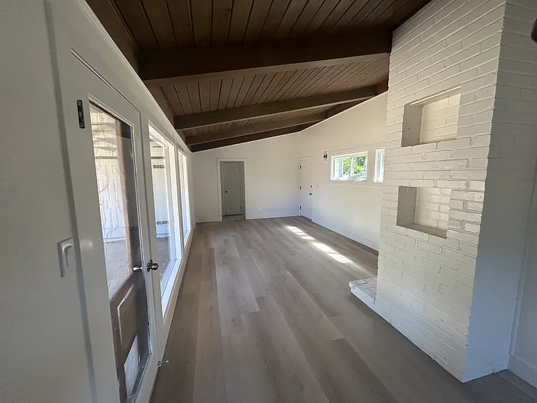 6335 N Pershing Ave — Photo 4