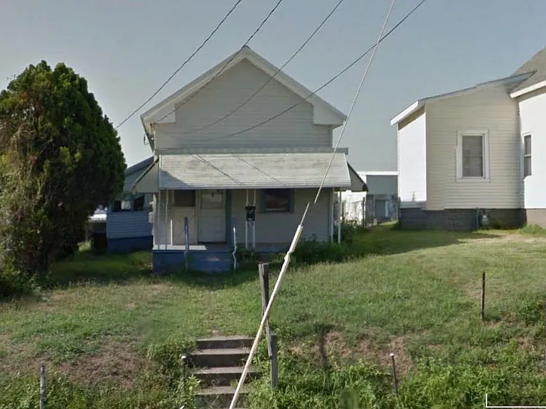 806 E 5th St — Photo 1