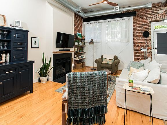 4th image of 2501 E Franklin St #U5
