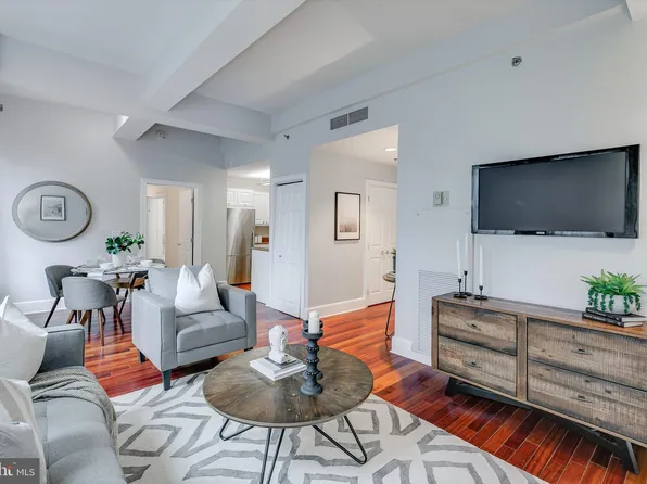 1500 Chestnut St APT 19I, Philadelphia, PA 19102