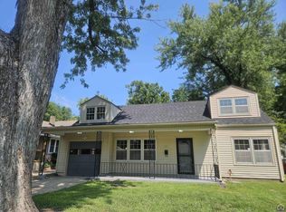 1140 SW Collins Ave, Topeka, KS 66604