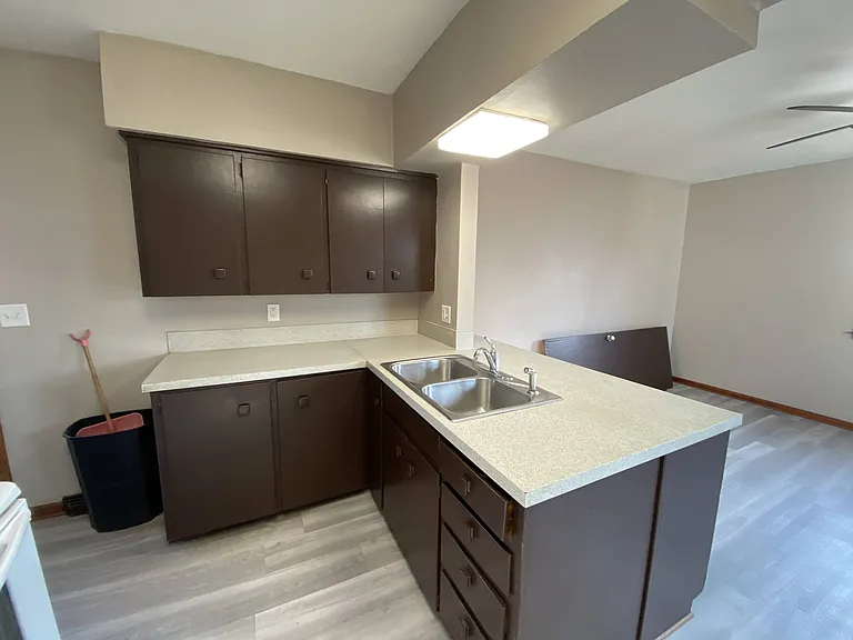 219 S 14th St — Photo 13