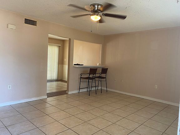 3rd image of 4405 Lakeside Dr