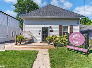 692 Victoria St, Midland, ON L4R1B1