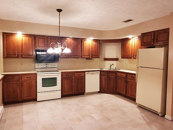 3rd image of 4112 Woodridge Dr