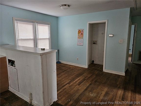 4th image of 609 N Steele St
