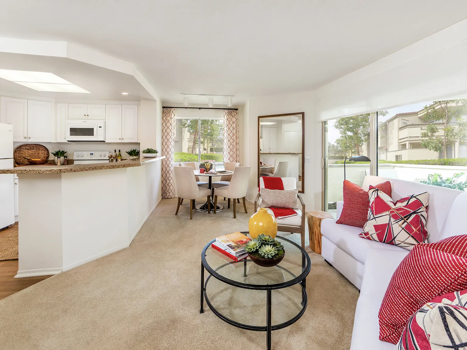 Stanford Court Apartments — Photo 2