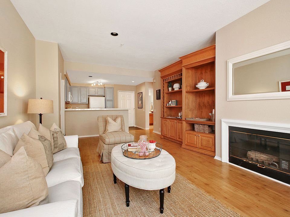 Living Room w/ Firplace