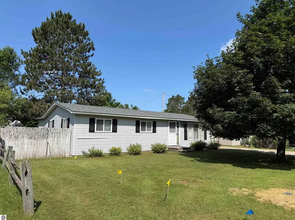 609 7th St, East Jordan, MI 49727