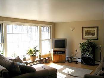 3rd image of 15 Melcher Ct