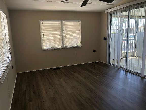 4th image of 109 50th Avenue Plz W #78
