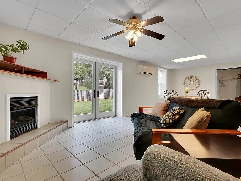 Walk-out basement and fireplace