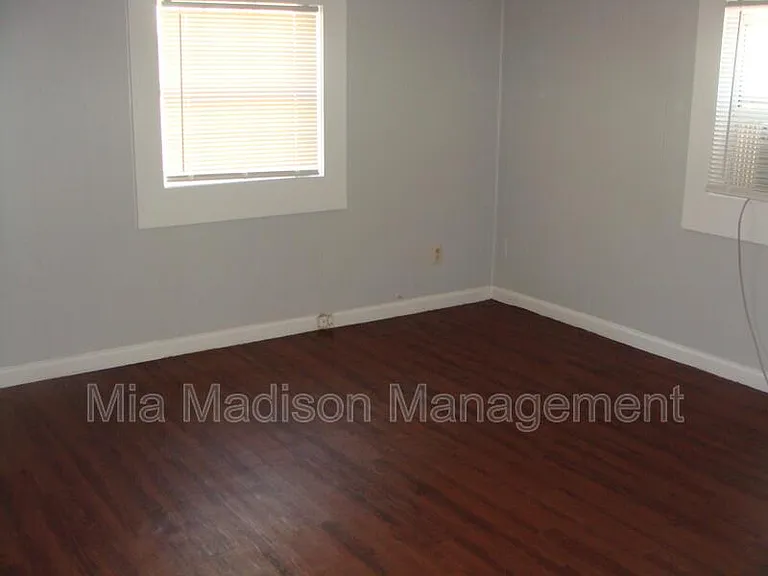 1226 E Henry St #B — Photo 6