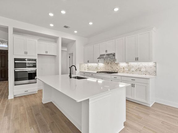 Entry Leading to Kitchen