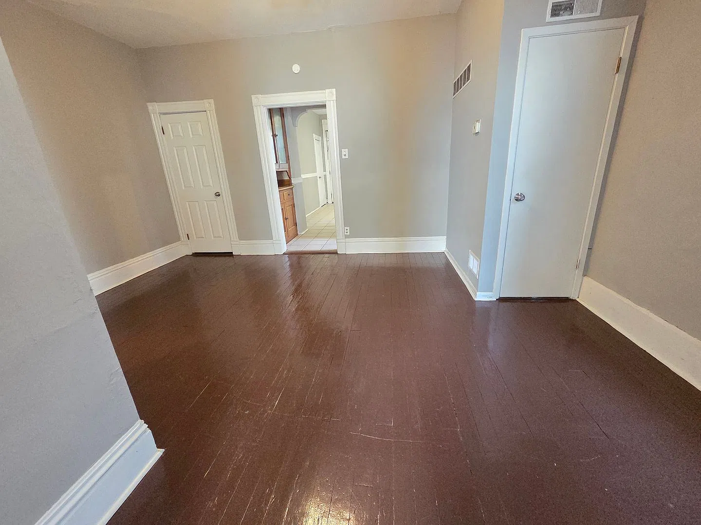 NEWLY on the market and ready to view! LARGE 1 bedroom/1 bath — Photo 4