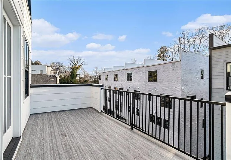 1823 Gotham Ln — Photo 12