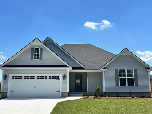 3908 Landings Cir, Hahira, GA 31632