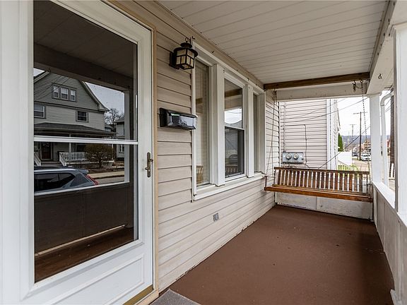 3rd image of 722 6th Ave