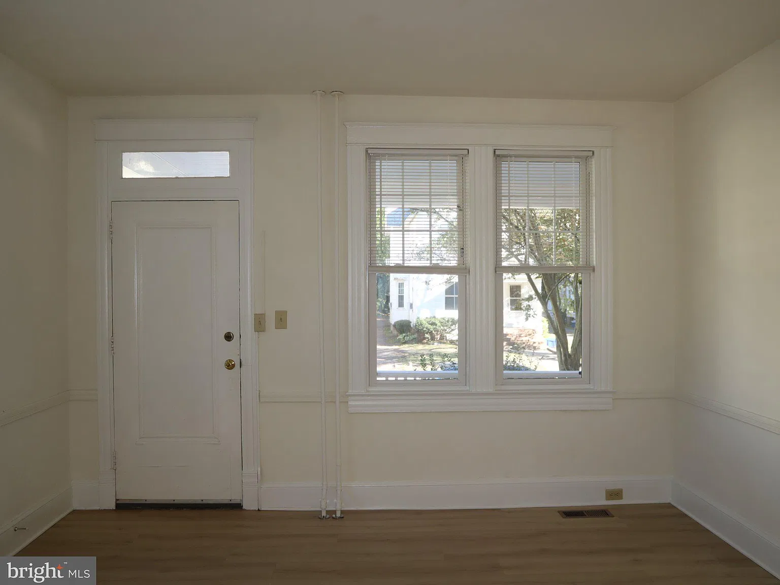 1 bed, 1.0 bath, 900 sqft, $990 — Photo 3