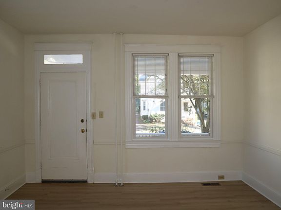 3rd image of 400 Camden Ave APT A
