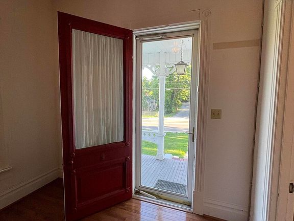 4th image of 302 Danville St