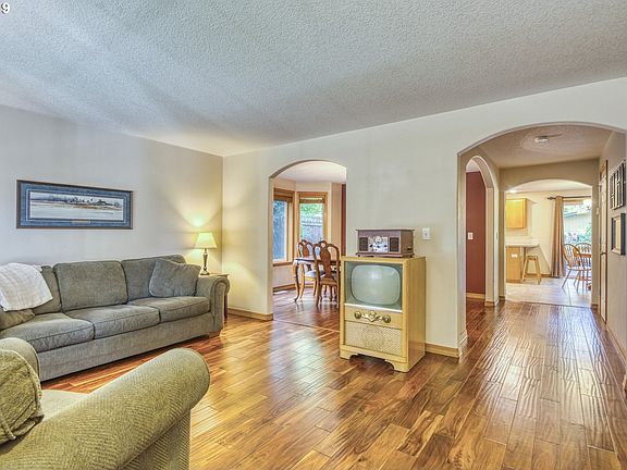 4th image of 10304 NE 27th Ave