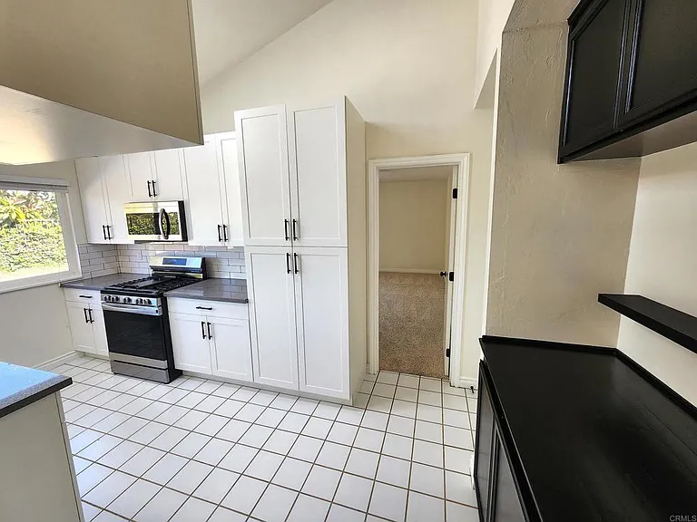 80 Lucas Ct — Photo 9