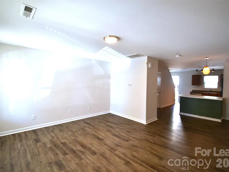 843 Plaza Walk Dr — Photo 8