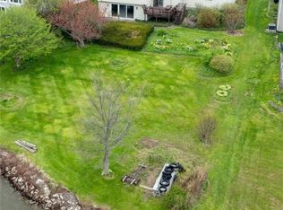 19 Shoreway Dr, Rochester, NY 14612