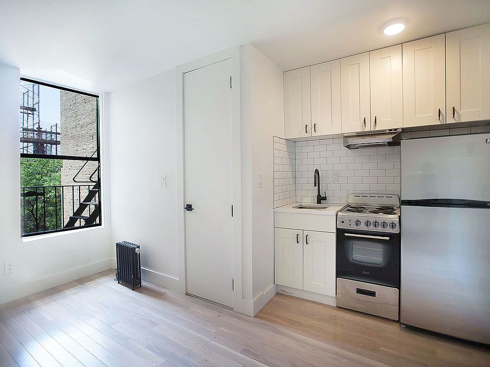 2nd image of 137 W 137th St #C44