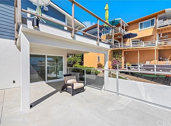 3rd image of 827 Cliff Dr