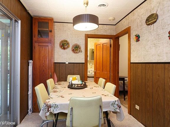 Image 4: 04_46106ElyAve_2_DiningRoom_LowRes