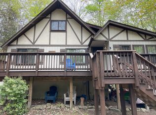 105 Oswayo Dr, Pocono Lake, PA