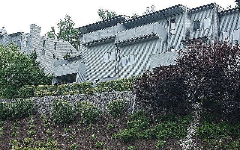 END UNIT ON LEFT