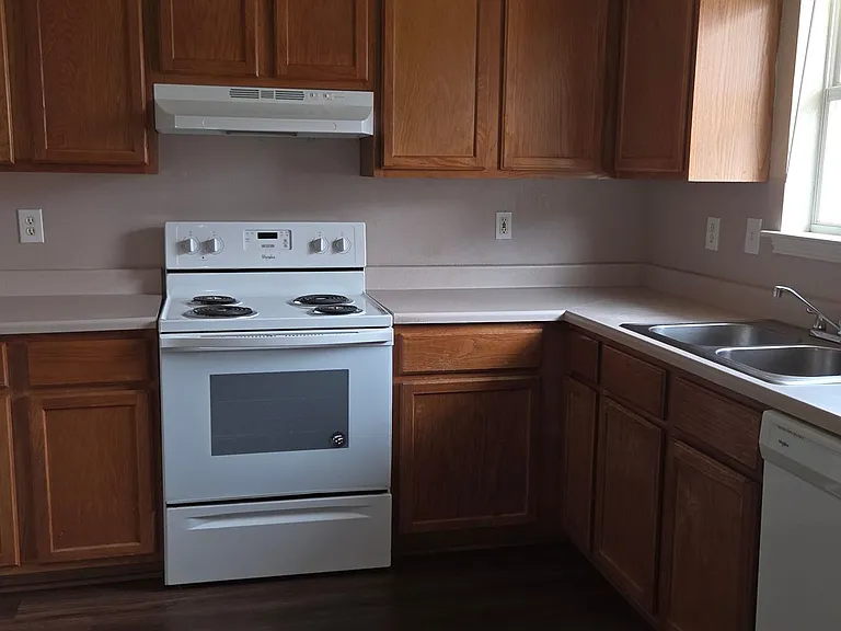 3204 Hereford Ln — Photo 8