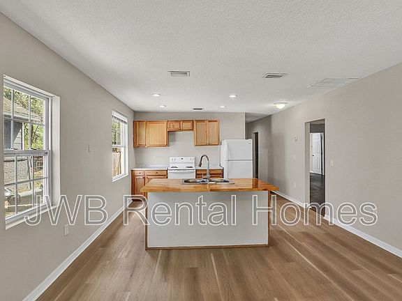 4th image of 1728 6th St W