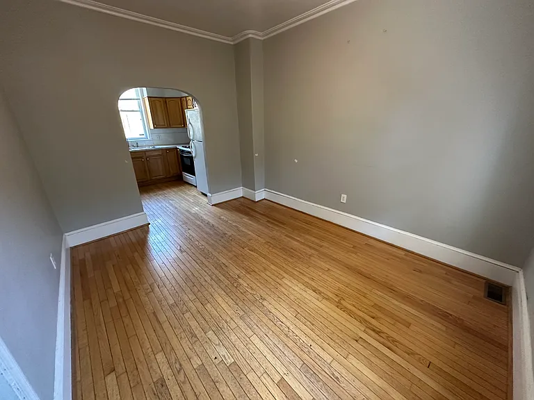 2205 Madison Sq — Photo 7