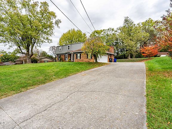 3rd image of 1106 Forest Dr
