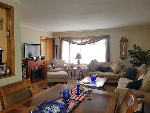 4th image of 26 E 18th St