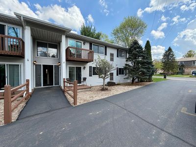 682 W Middle St APT 4, Chelsea, MI, 48118