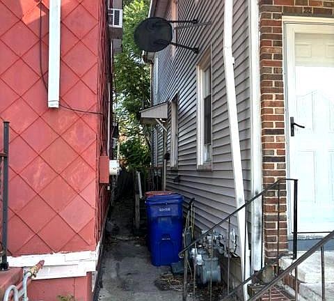 3rd image of 109 E Pine St