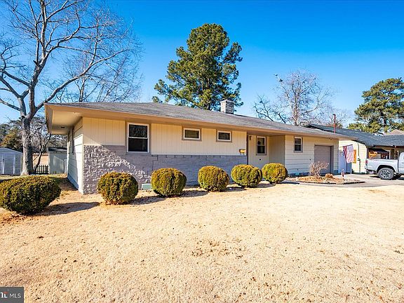 3rd image of 327 Winter Quarters Dr