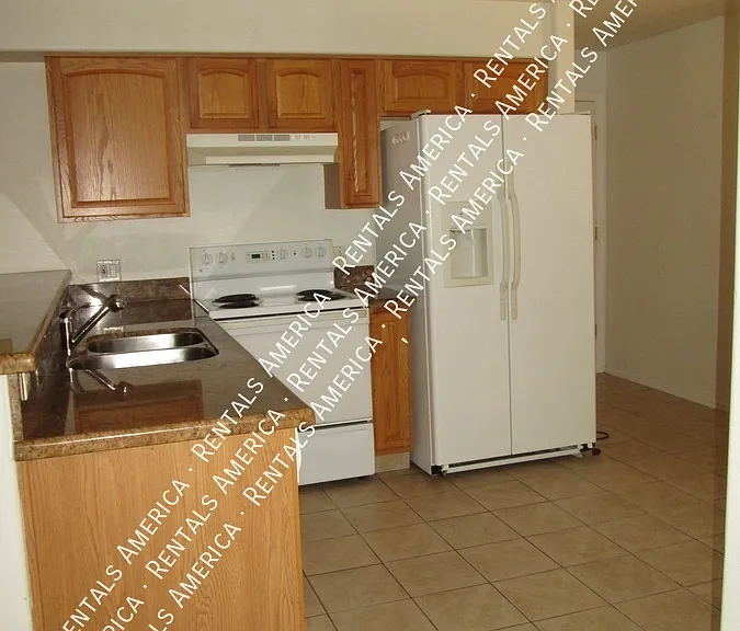 144 S Mulberry St — Photo 4