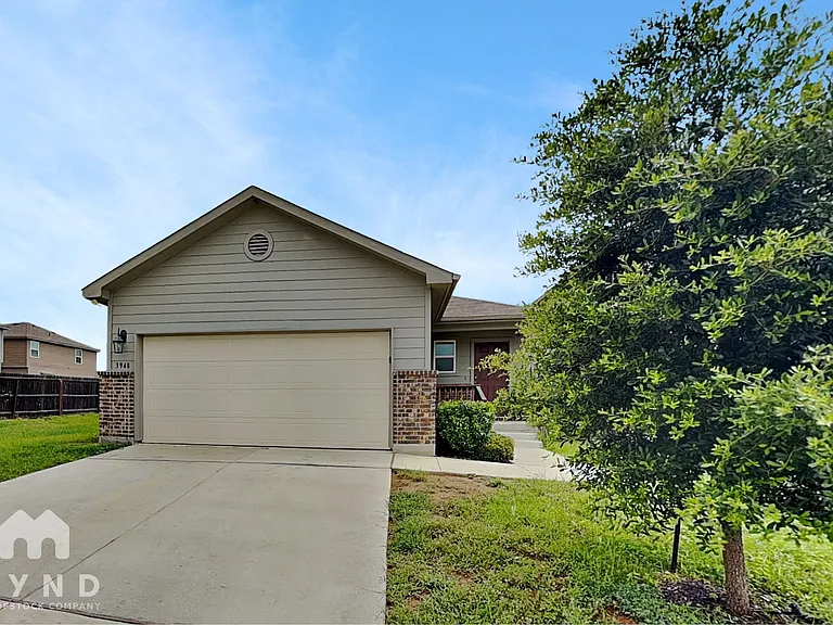 3948 Asher Aly — Photo 1