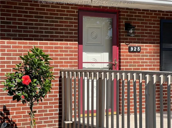 925 S Walnut St, Saint Albans, WV 25177